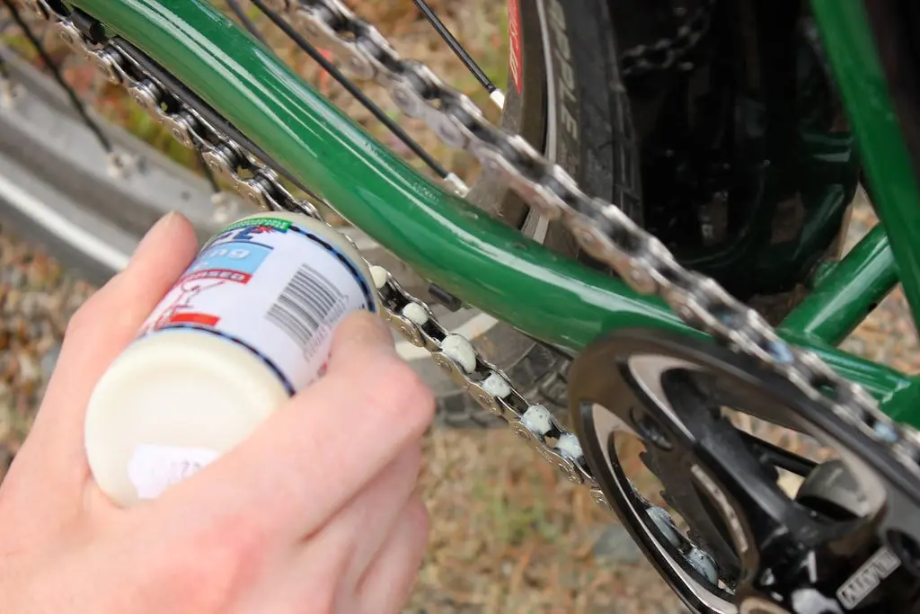 Les 5 meilleurs lubrifiants pour vélo route : choix et conseils