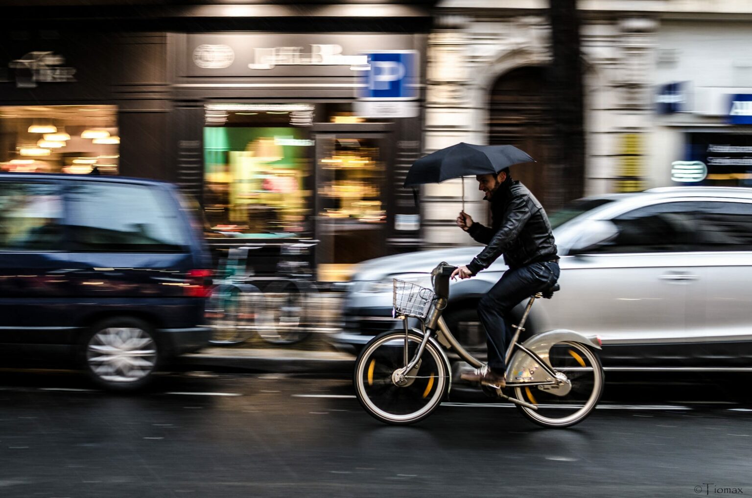 V lo sous la pluie  Partir  au travail en restant bien au 