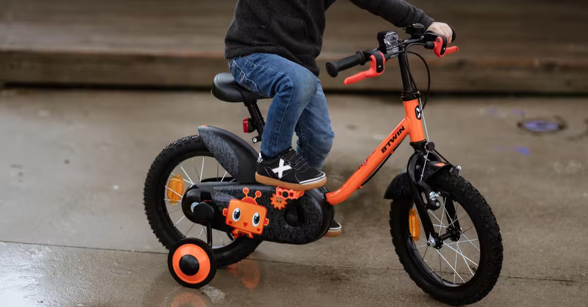 Test du velo enfant 14 pouces B Twin 500 la bicyclette ideale pour pedaler sans aide